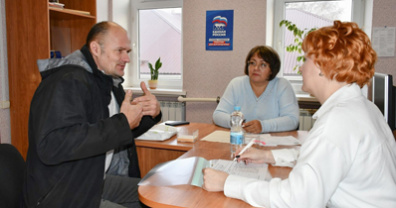 Депутаты облдумы встретились с избирателями в рамках декады приёмов граждан